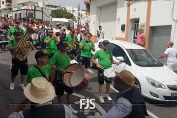  La chiquillería se purifica contra la pandemia en Lomo Magullo/Francisco Javier Santana.